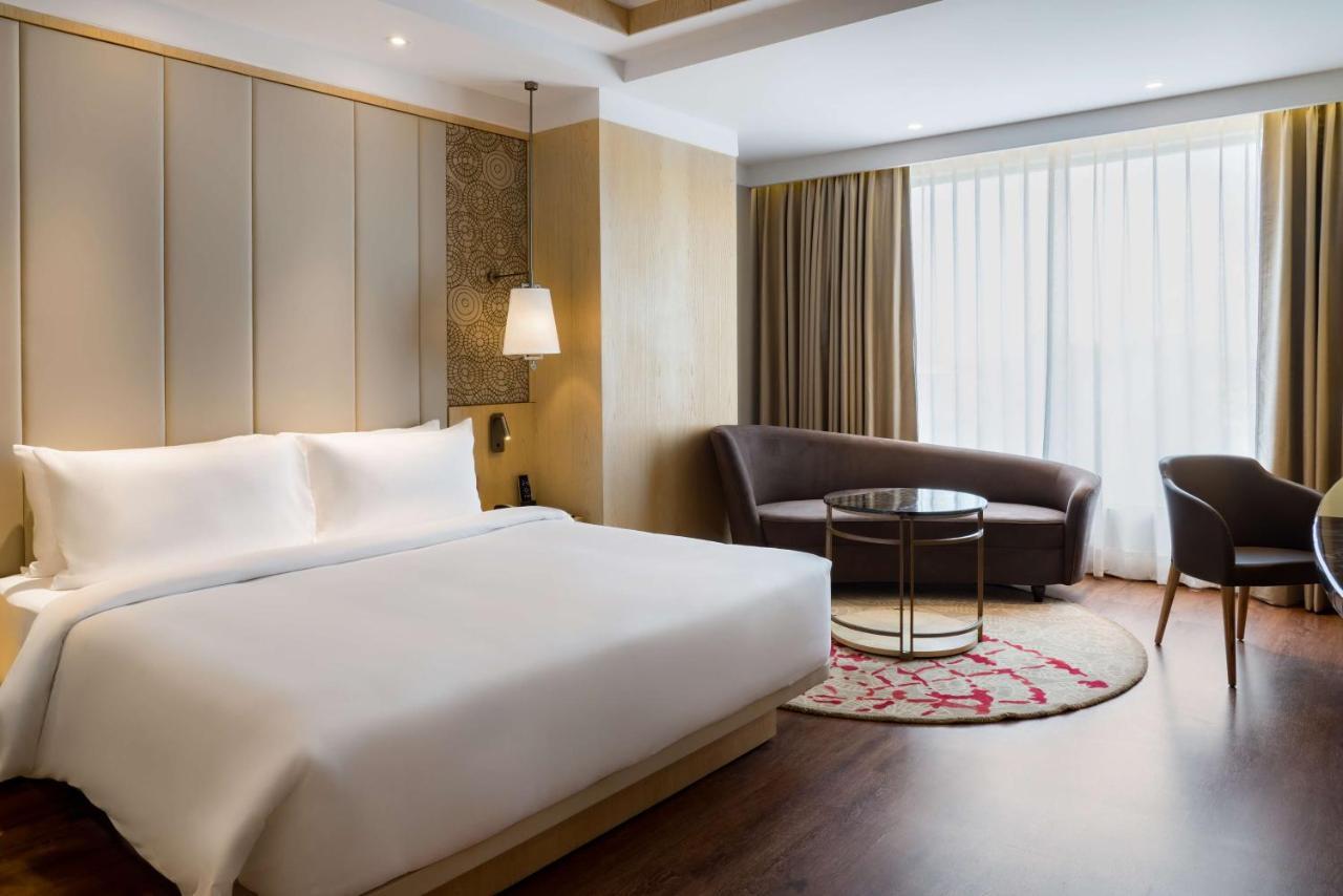 ホテル Radisson ボーパール エクステリア 写真