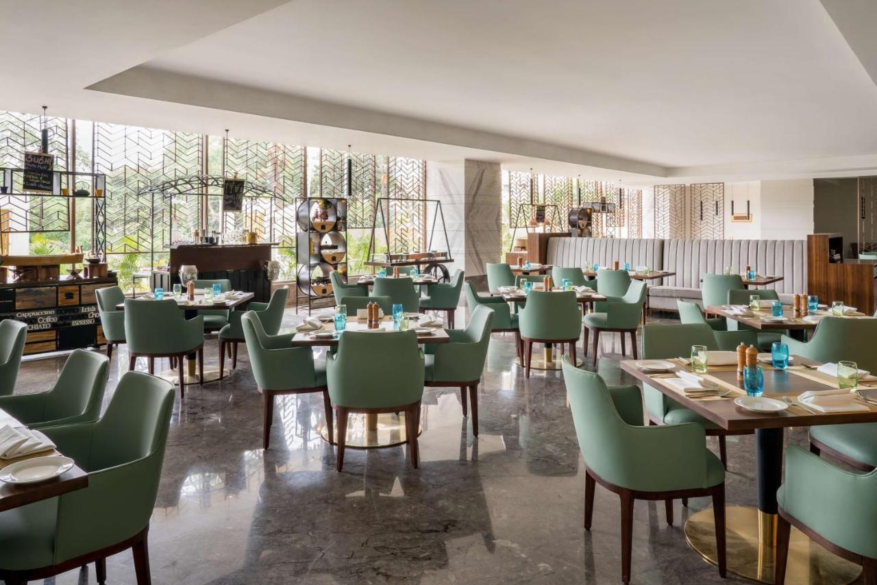 ホテル Radisson ボーパール エクステリア 写真