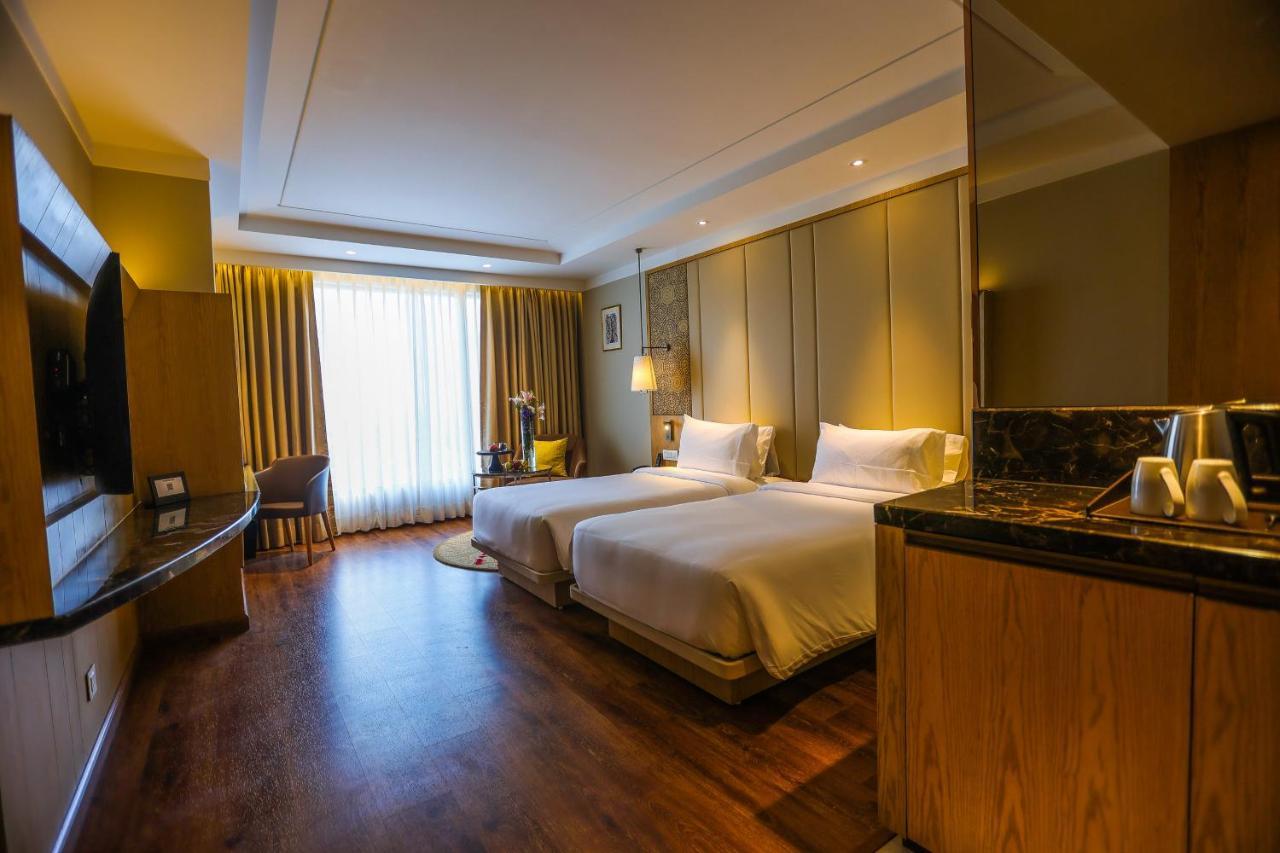 ホテル Radisson ボーパール エクステリア 写真