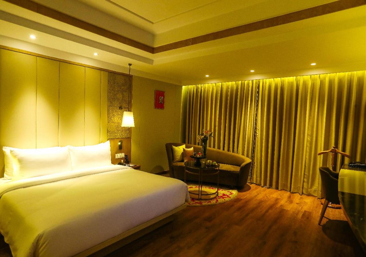 ホテル Radisson ボーパール エクステリア 写真