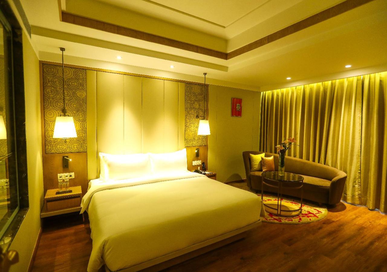 ホテル Radisson ボーパール エクステリア 写真