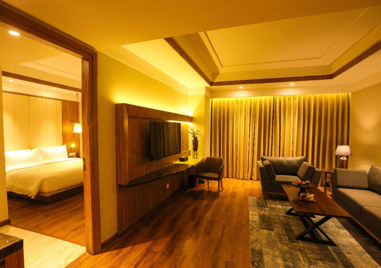 ホテル Radisson ボーパール エクステリア 写真