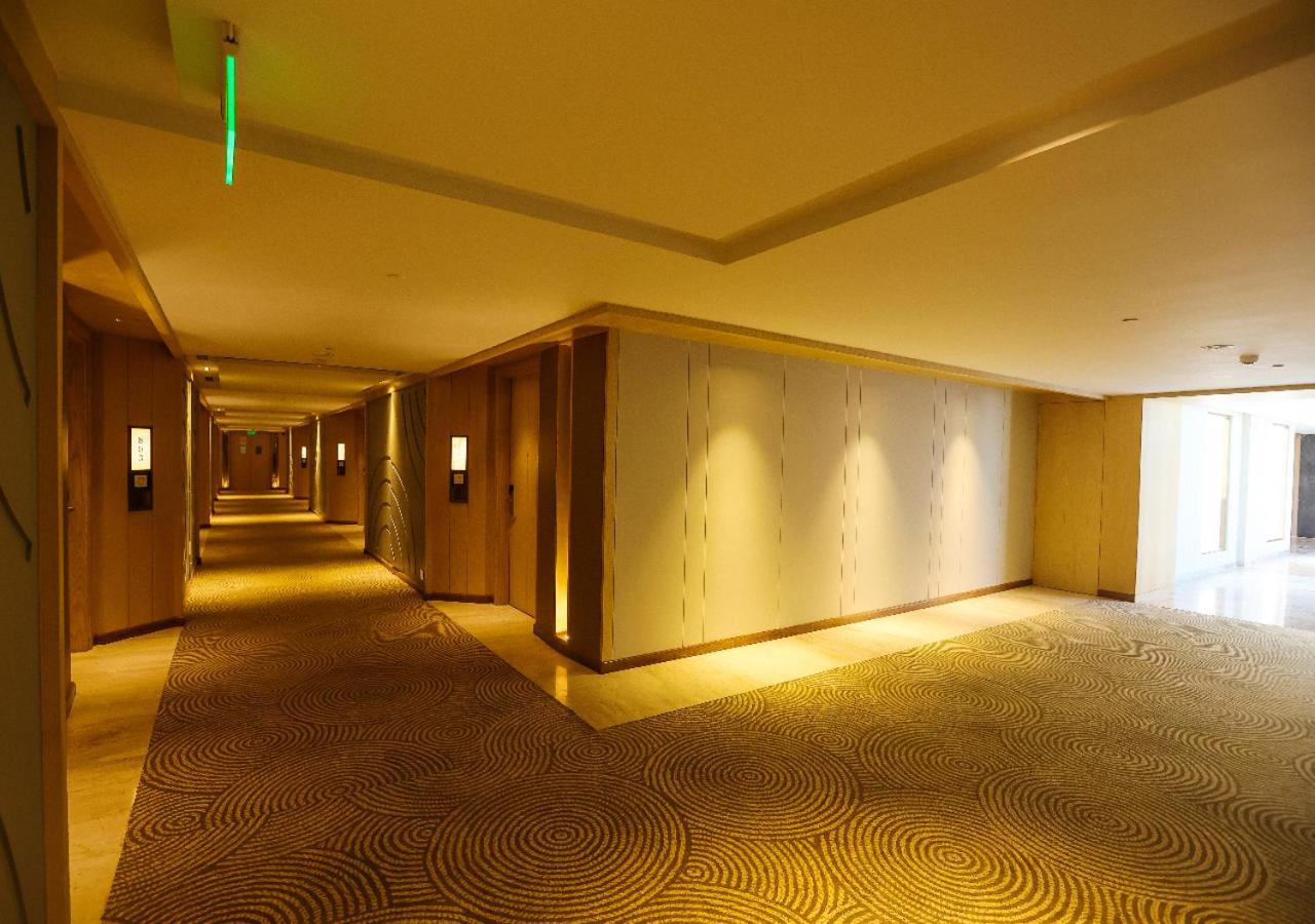 ホテル Radisson ボーパール エクステリア 写真