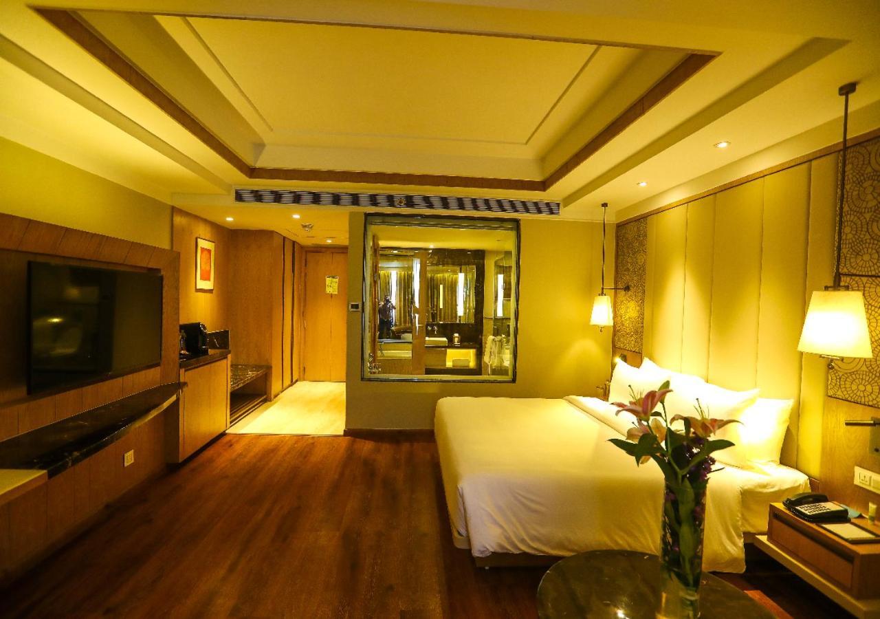 ホテル Radisson ボーパール エクステリア 写真