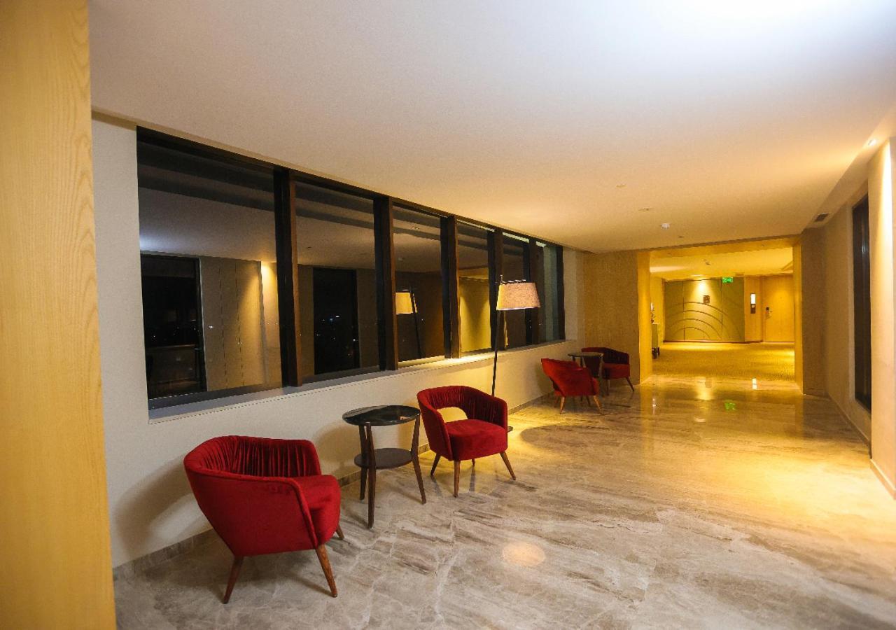 ホテル Radisson ボーパール エクステリア 写真