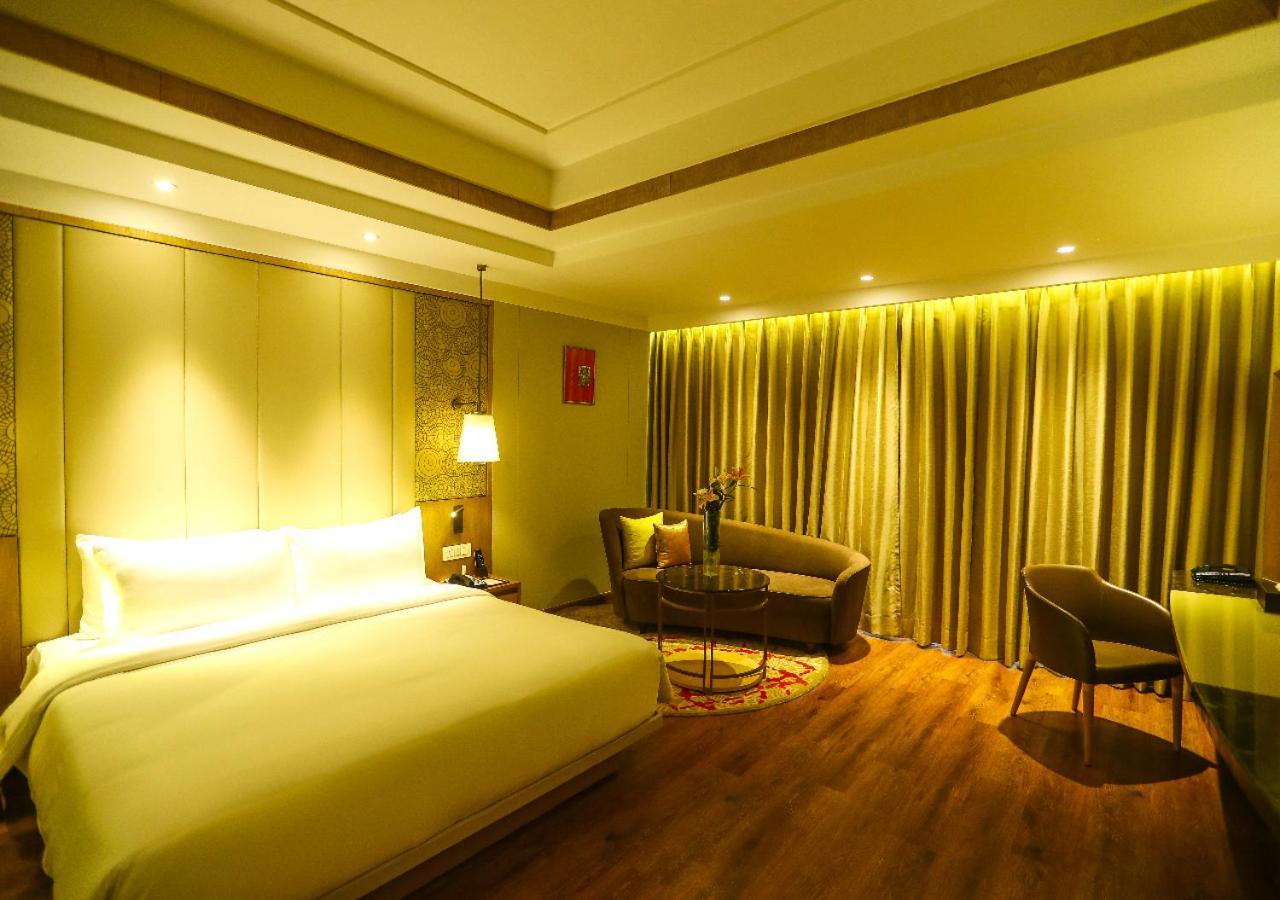 ホテル Radisson ボーパール エクステリア 写真
