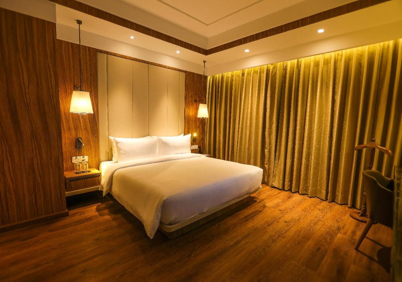ホテル Radisson ボーパール エクステリア 写真