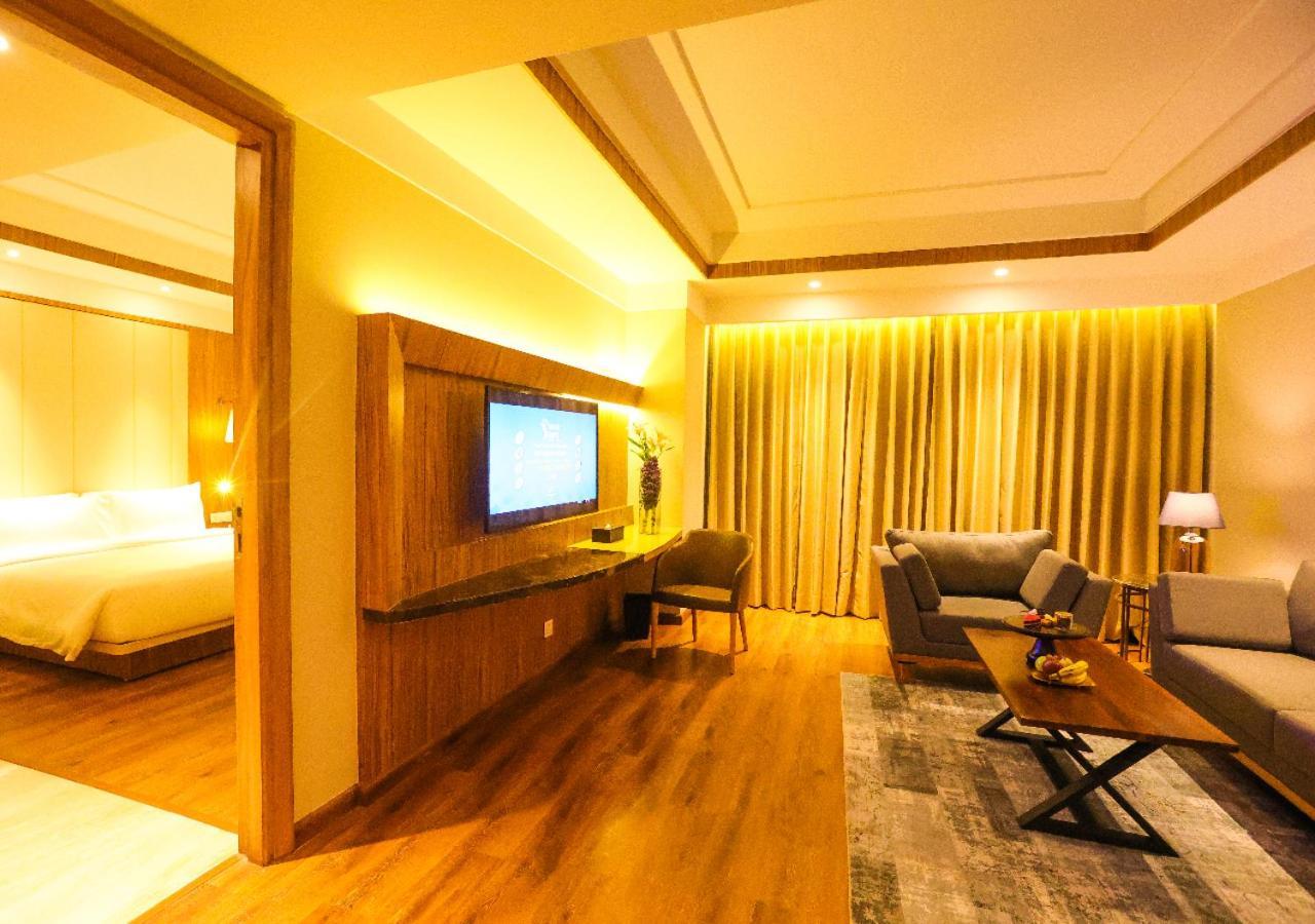 ホテル Radisson ボーパール エクステリア 写真