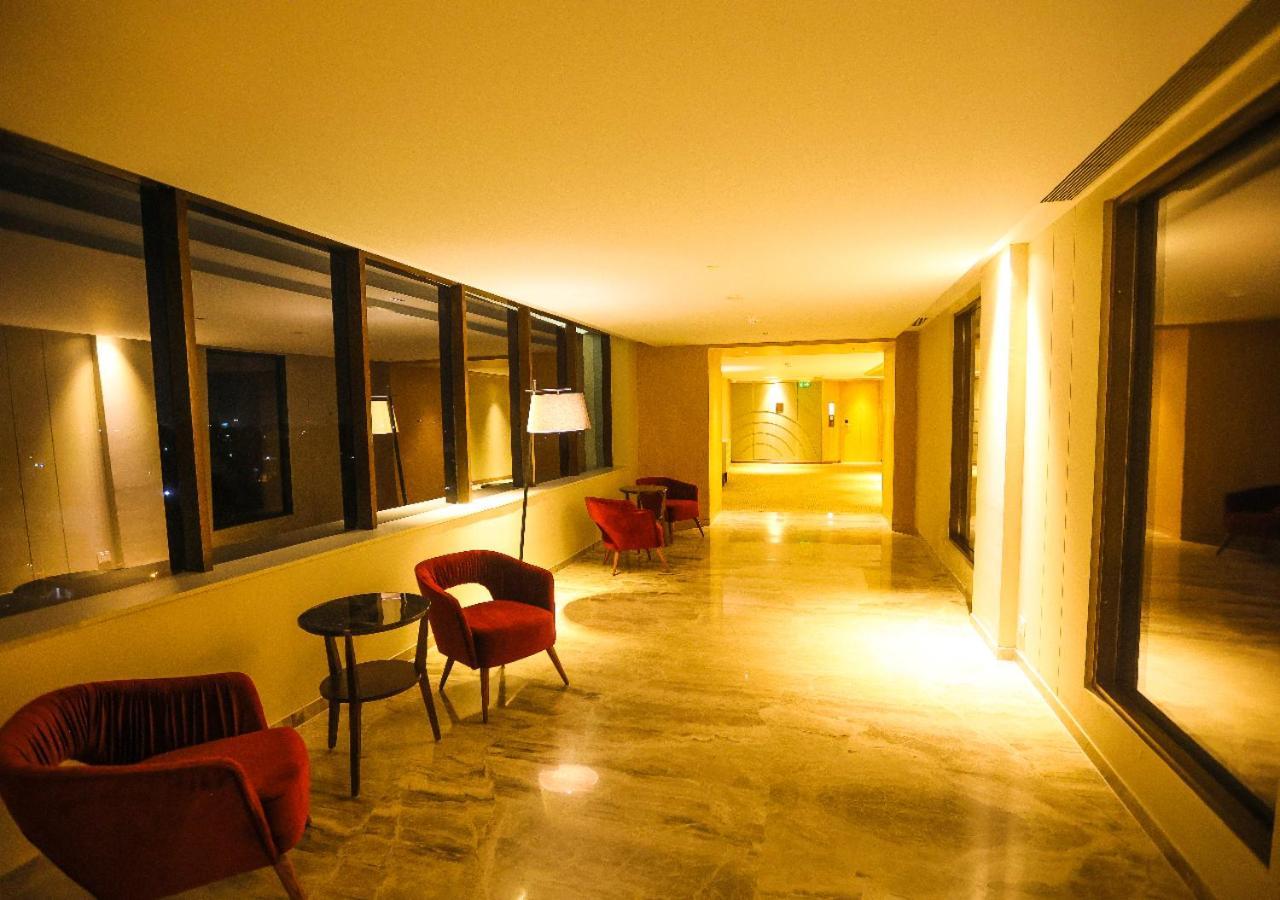 ホテル Radisson ボーパール エクステリア 写真